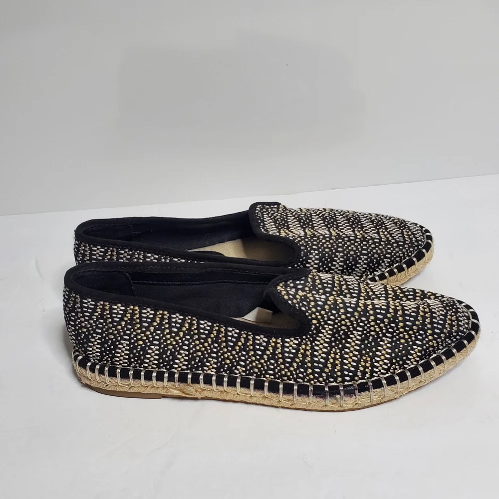 Universal thread Embroidered knit slip on shoes Size 7.5